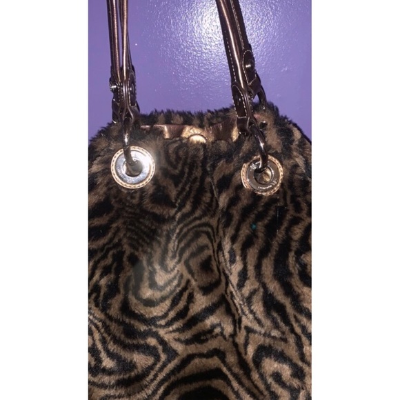 B. Makowsky Cheetah Tote - Picture 1 of 4